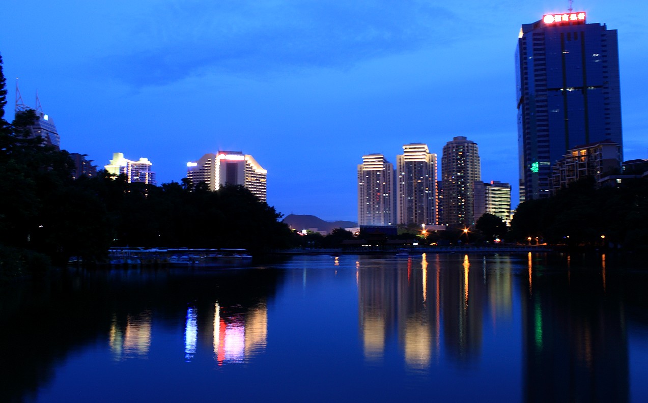 深圳拍卖公司联系方式：如何找到准确的手机号码(深圳拍卖公司哪家公司好)